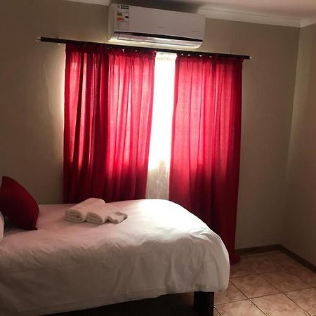 Urbanlife Keetmanshoop Accommodation Екстериор снимка