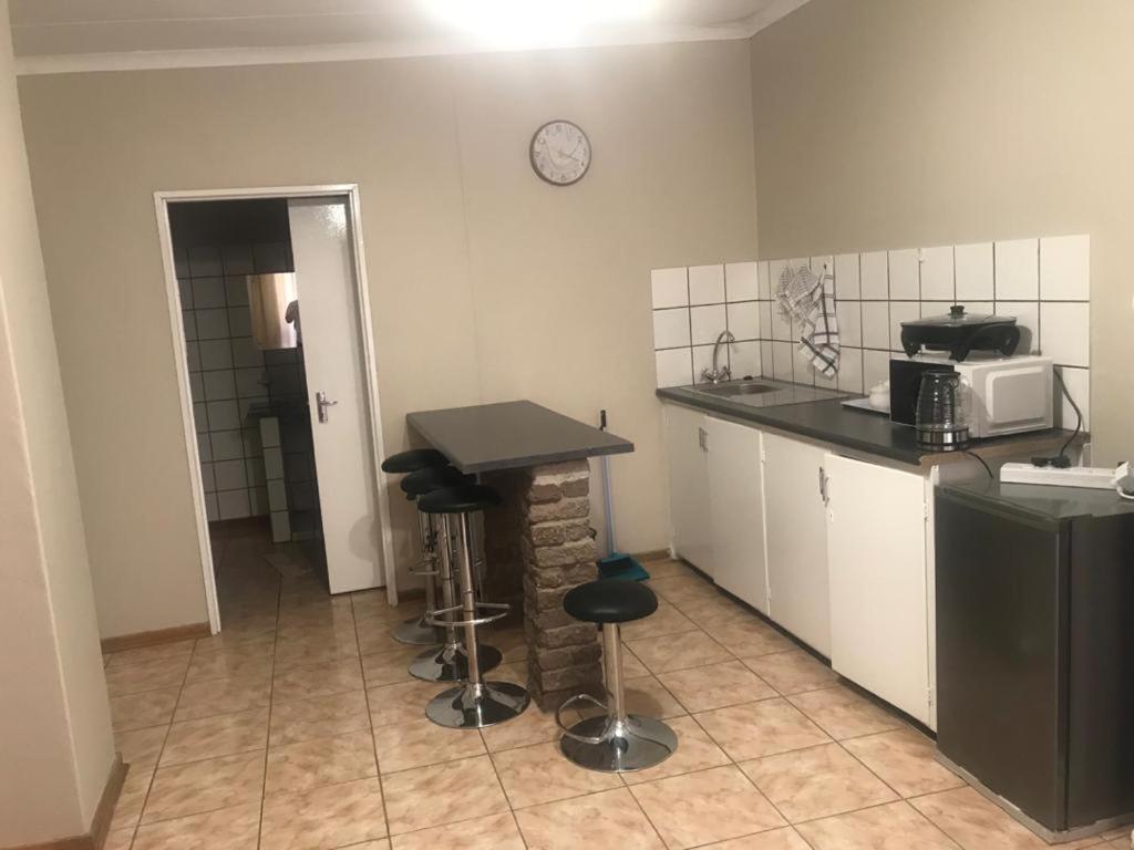 Urbanlife Keetmanshoop Accommodation Екстериор снимка