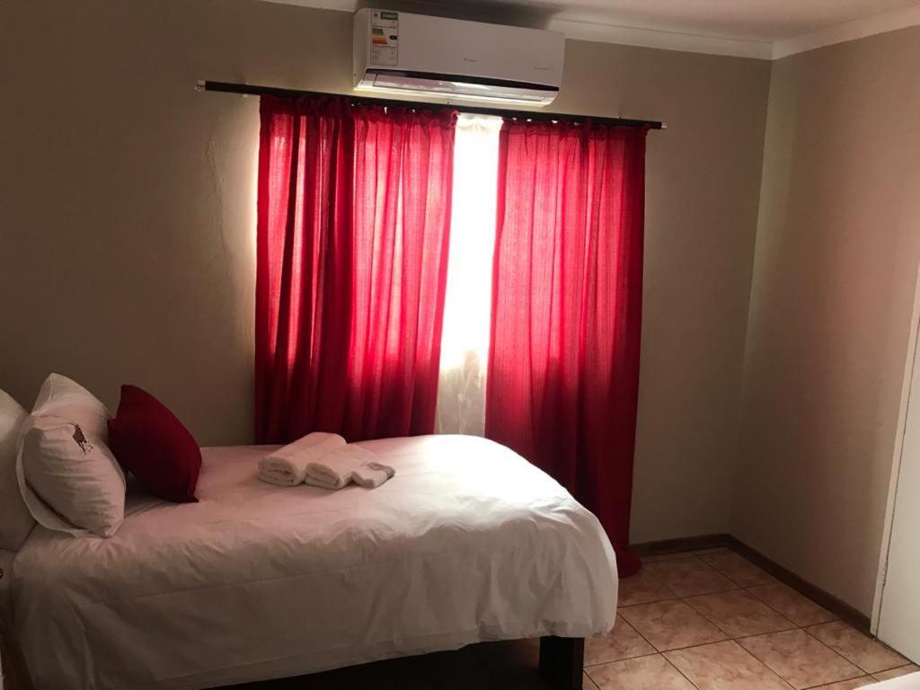 Urbanlife Keetmanshoop Accommodation Екстериор снимка