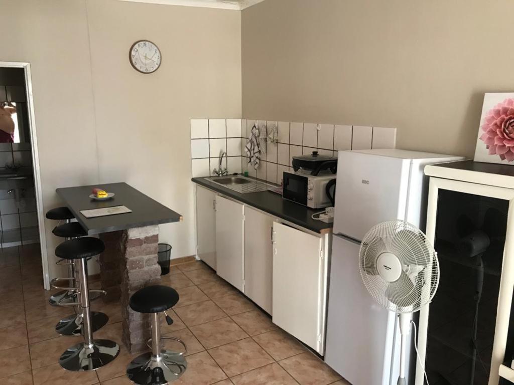 Urbanlife Keetmanshoop Accommodation Екстериор снимка
